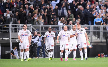 三亿体育网页版健身房啥器材练胸部